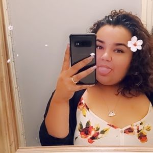 Meet your Posher, Delia